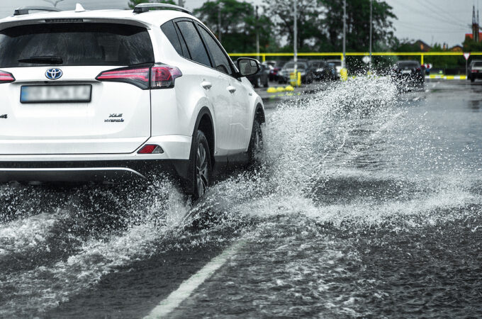 Professional Tow Company Tips for Driving In The Rain